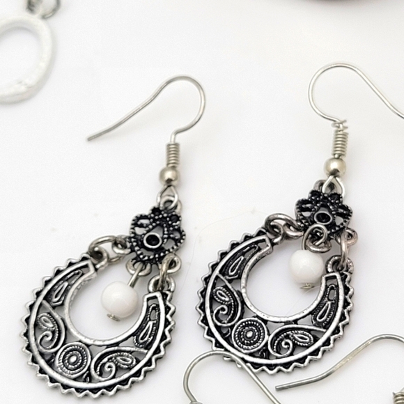 Lot of 8 Silver Gold Tone Vintage Earrings Set + 1 Timex Watch - Picture 7 of 11